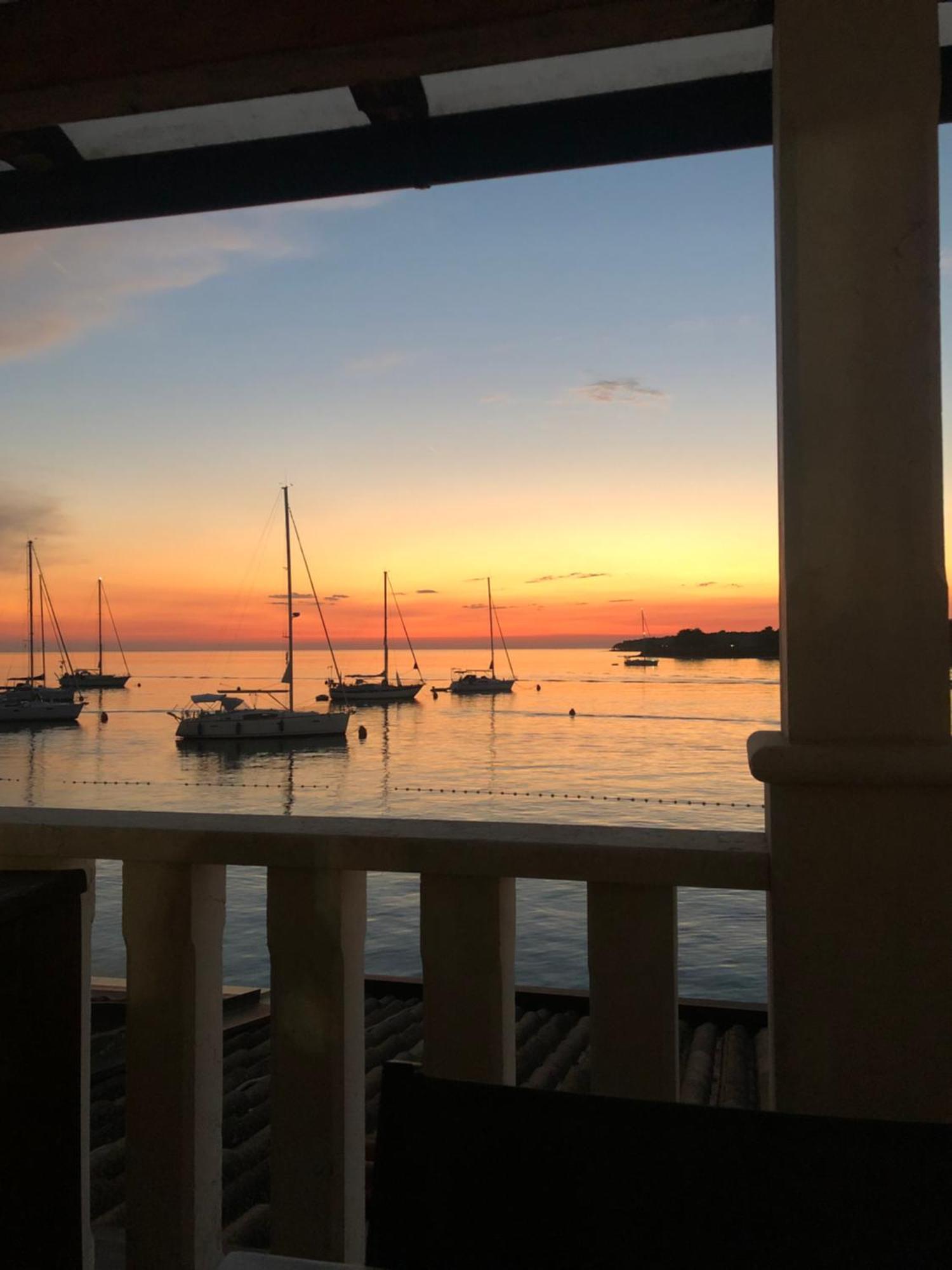 City Center Coastal Escape - Apartments With Sea View Or Cozy Room Novigrad  Zewnętrze zdjęcie