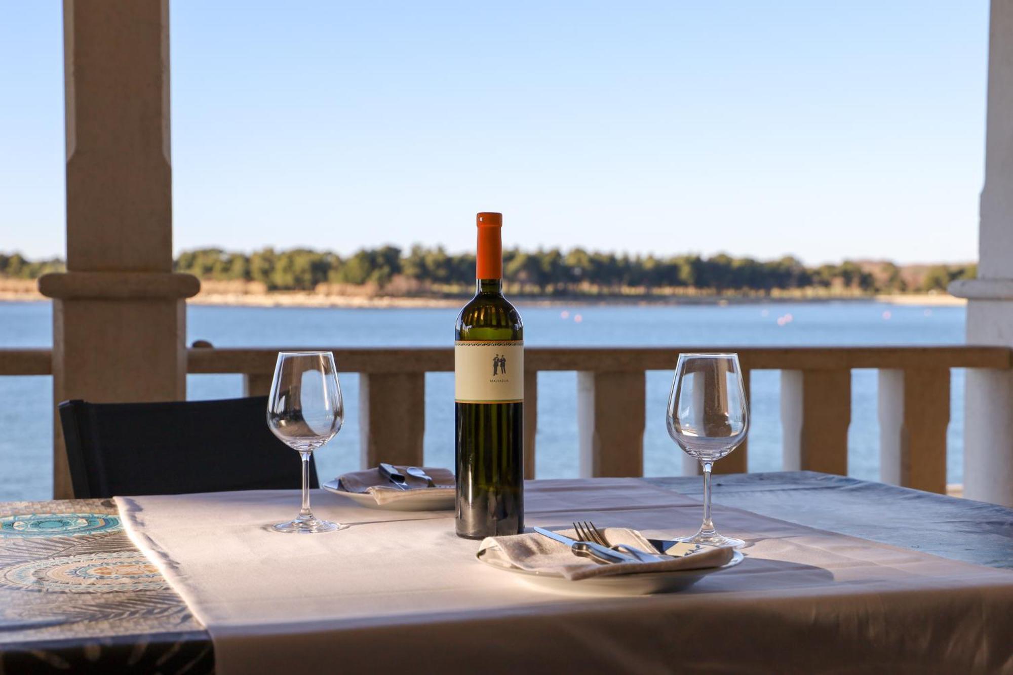 City Center Coastal Escape - Apartments With Sea View Or Cozy Room Novigrad  Zewnętrze zdjęcie