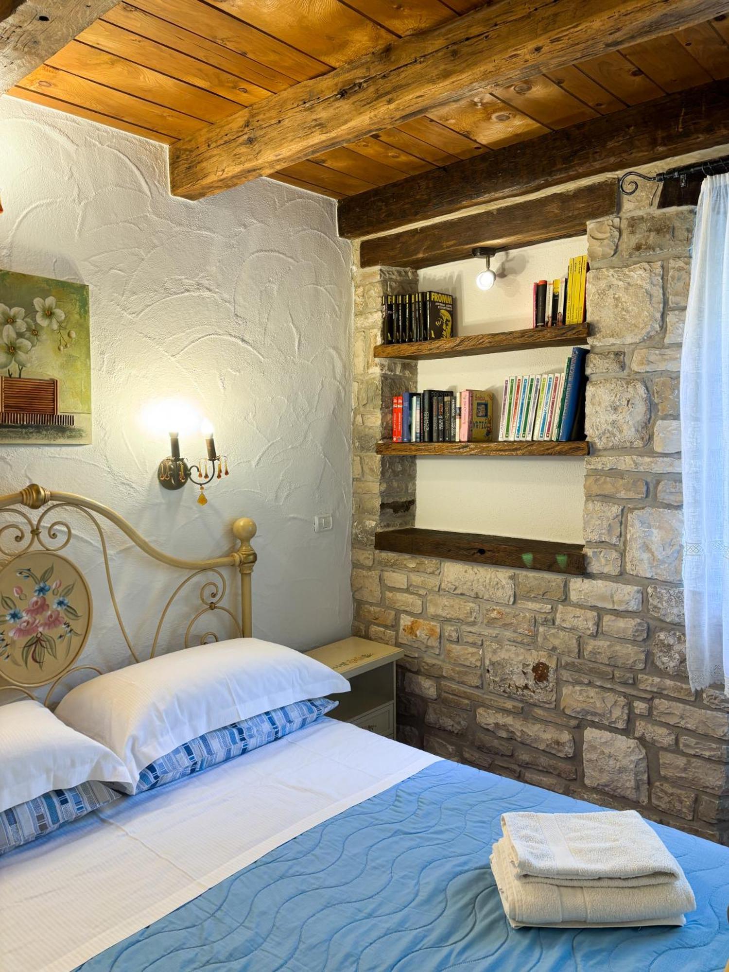City Center Coastal Escape - Apartments With Sea View Or Cozy Room Novigrad  Zewnętrze zdjęcie