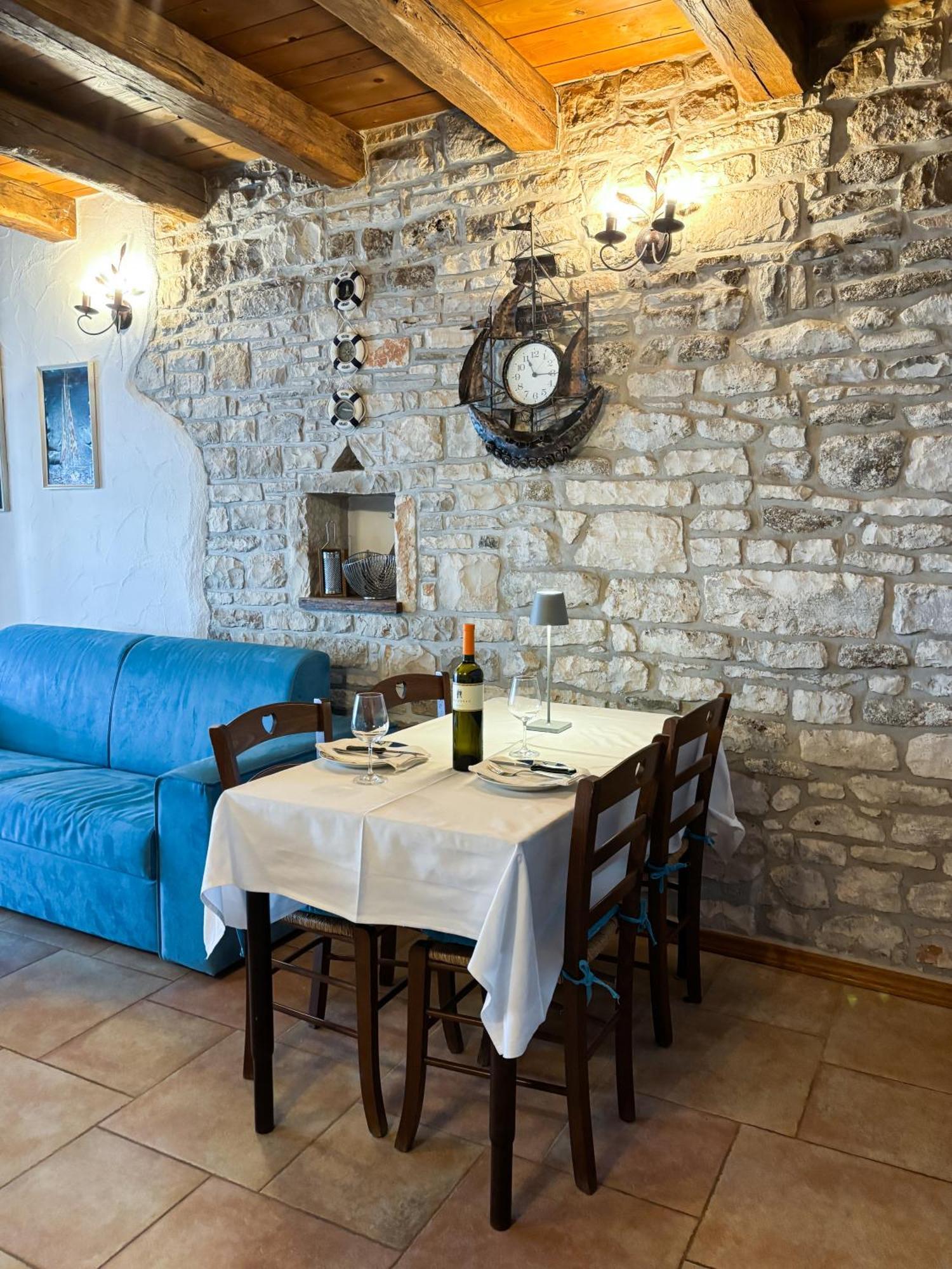 City Center Coastal Escape - Apartments With Sea View Or Cozy Room Novigrad  Zewnętrze zdjęcie