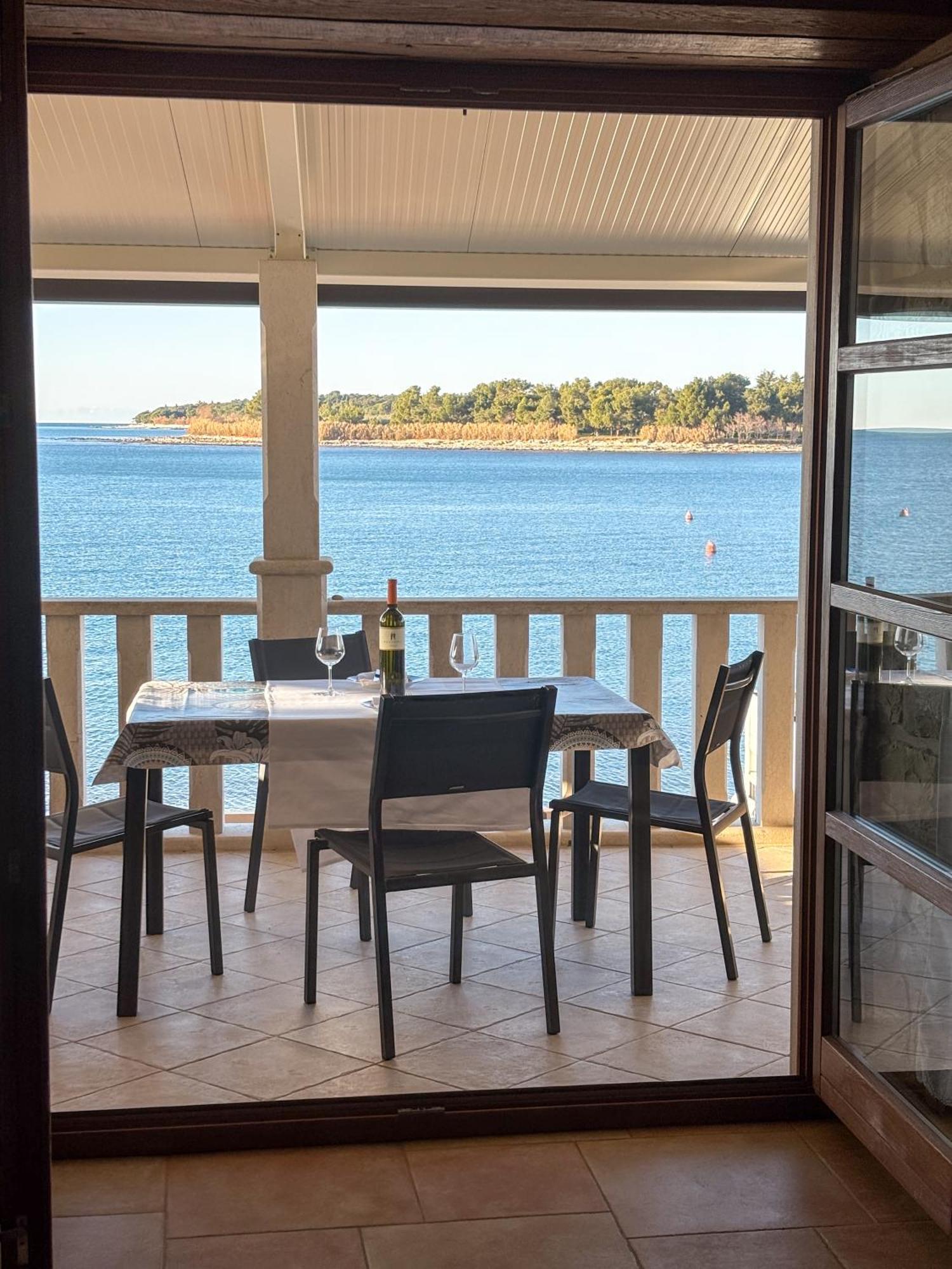 City Center Coastal Escape - Apartments With Sea View Or Cozy Room Novigrad  Zewnętrze zdjęcie