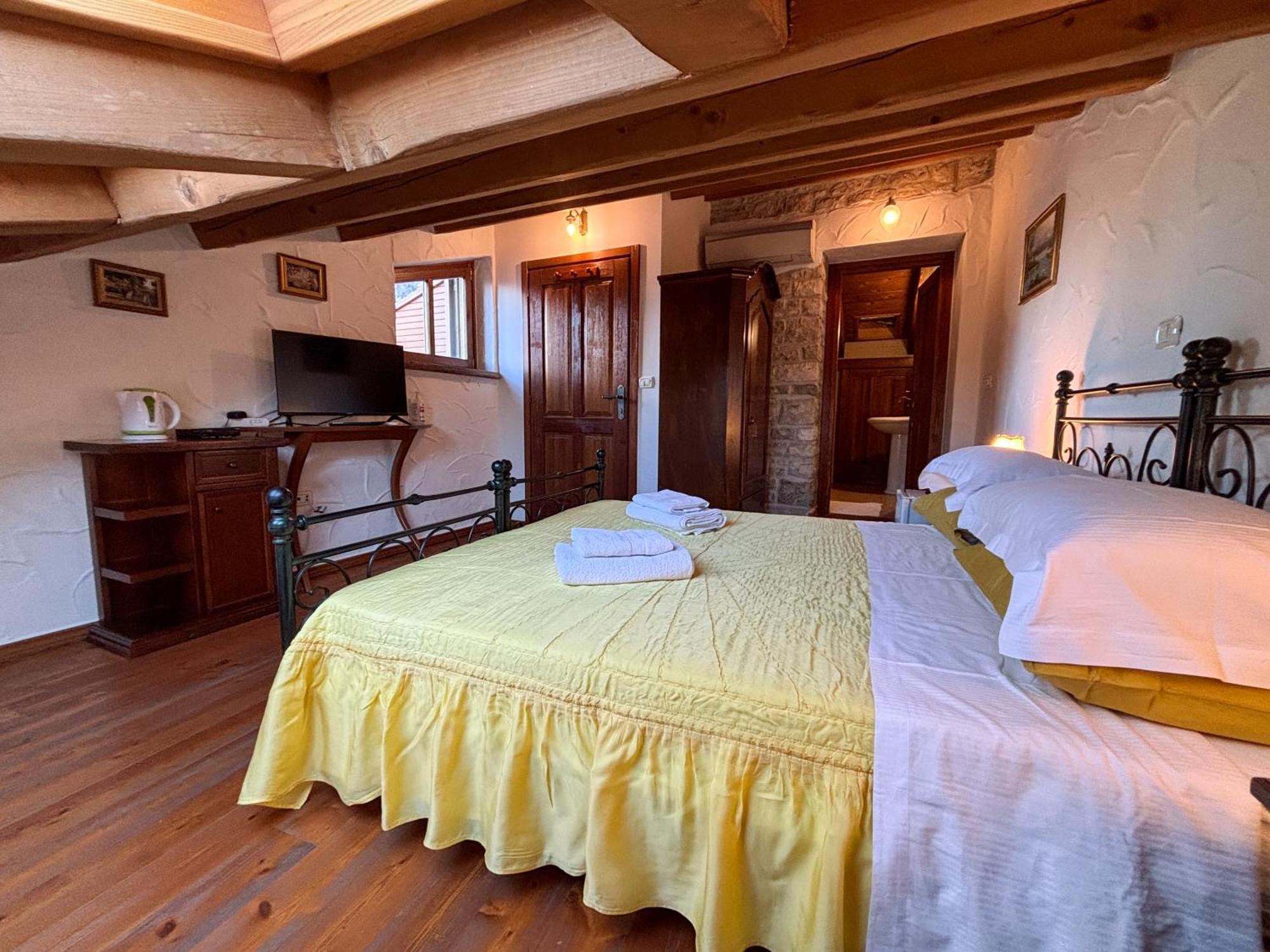 City Center Coastal Escape - Apartments With Sea View Or Cozy Room Novigrad  Zewnętrze zdjęcie