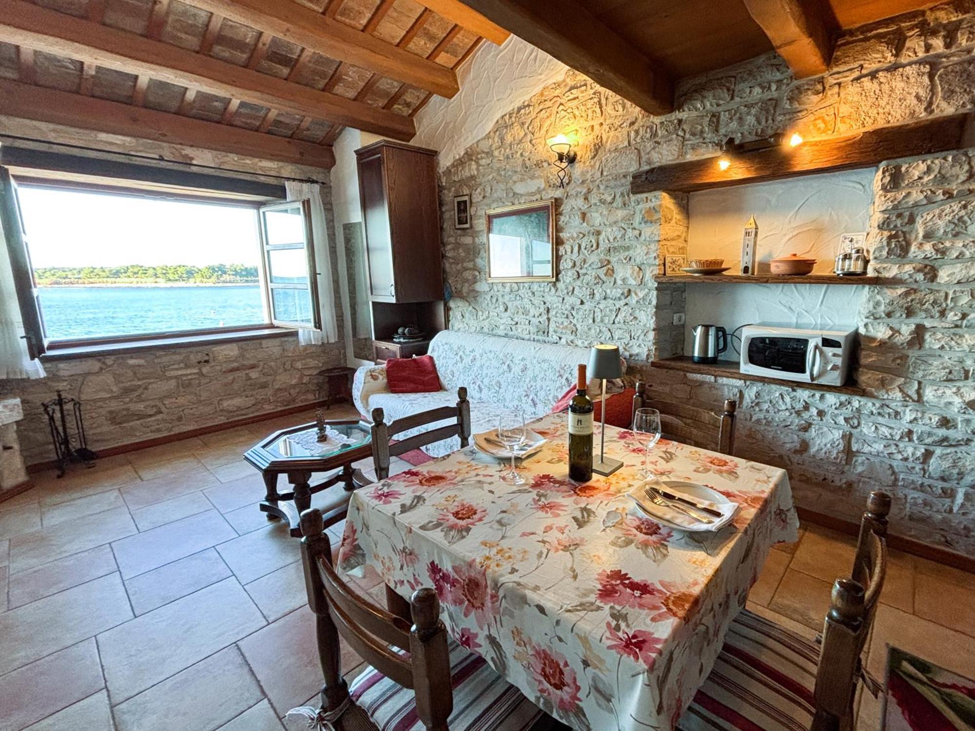 City Center Coastal Escape - Apartments With Sea View Or Cozy Room Novigrad  Zewnętrze zdjęcie