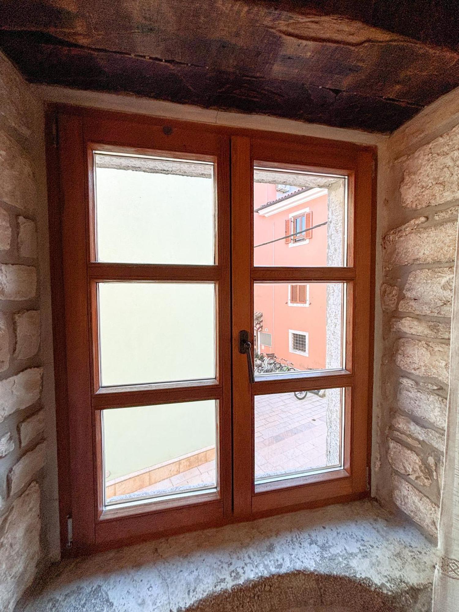City Center Coastal Escape - Apartments With Sea View Or Cozy Room Novigrad  Zewnętrze zdjęcie